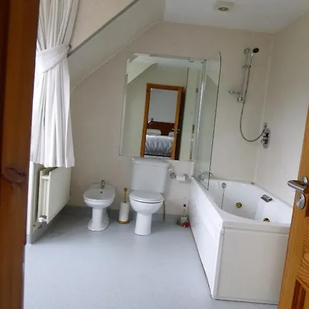 Acton Lodge Guesthouse Bed & Breakfast