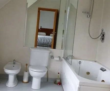 Acton Lodge Guesthouse Bed & Breakfast
