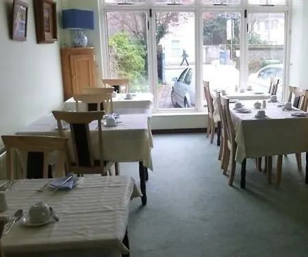 Acton Lodge Guesthouse 3*